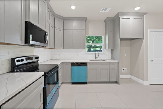 1112 Trinity Street, Cleburne, TX 76031