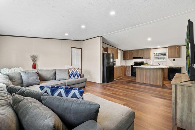 932 Sunny Drive, Livingston, TX 77351