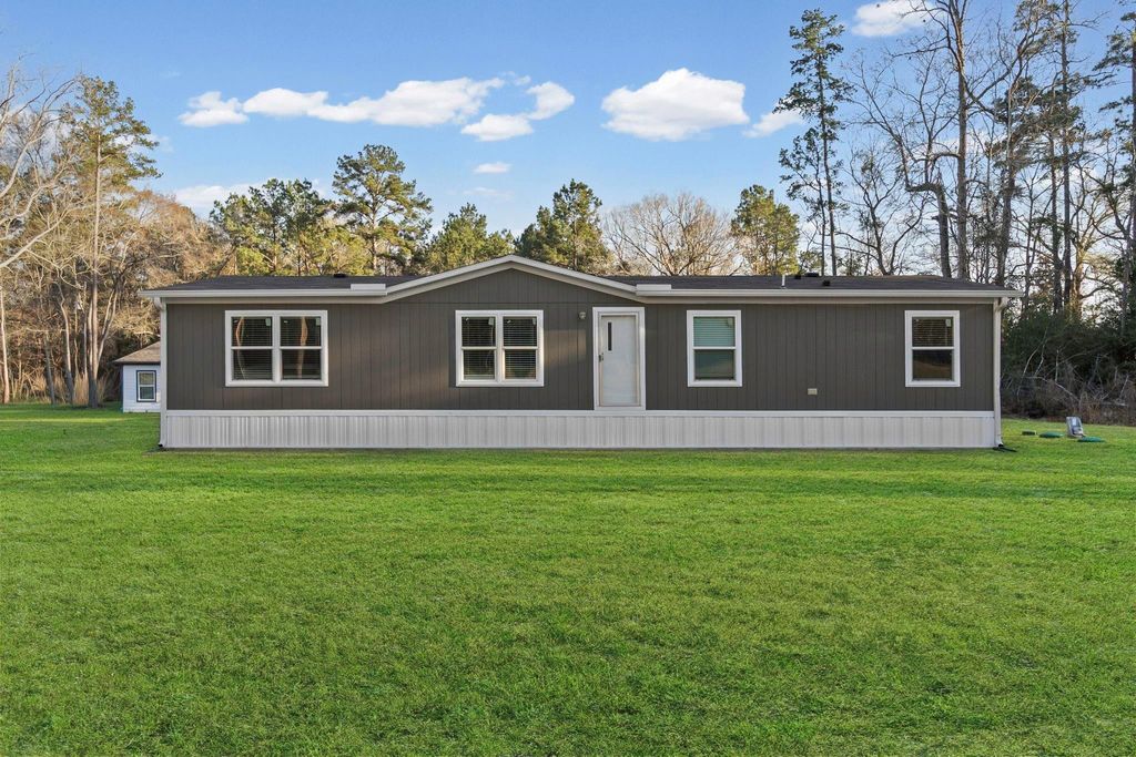 932 Sunny Drive, Livingston, TX 77351