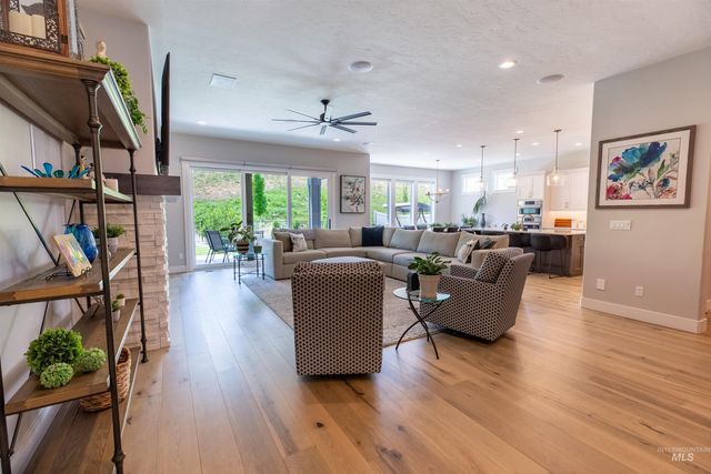 6121 S Cubola Way, Meridian, ID 83642