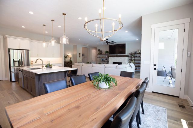 6121 S Cubola Way, Meridian, ID 83642