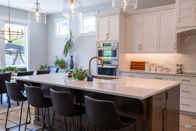 6121 S Cubola Way, Meridian, ID 83642