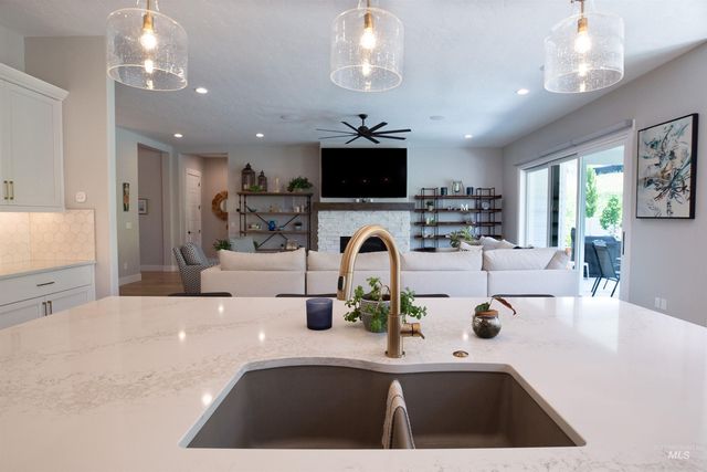 6121 S Cubola Way, Meridian, ID 83642