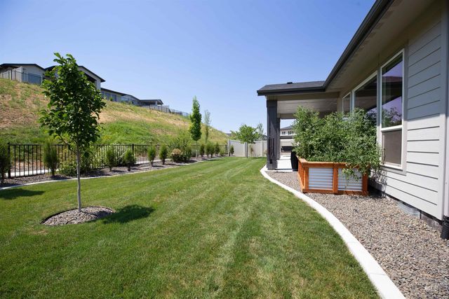 6121 S Cubola Way, Meridian, ID 83642