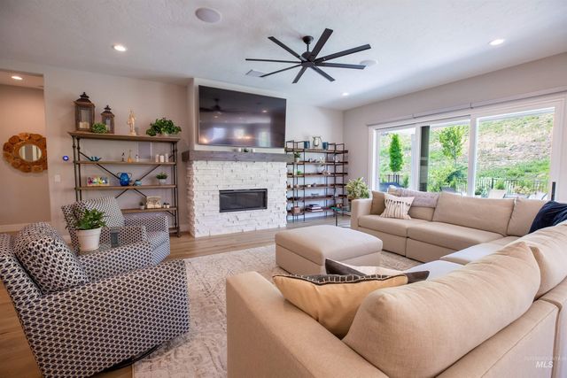 6121 S Cubola Way, Meridian, ID 83642