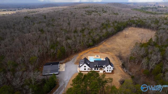 124 Cedar Trace Drive, Hartselle, AL 35640