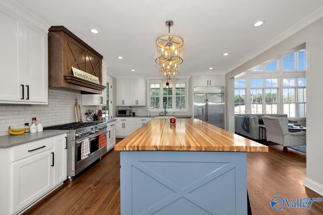 124 Cedar Trace Drive, Hartselle, AL 35640