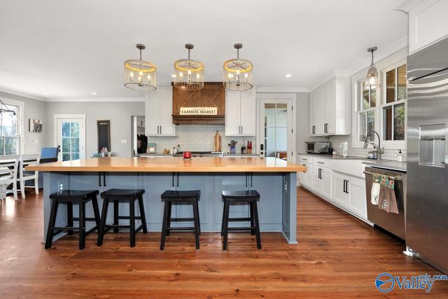 124 Cedar Trace Drive, Hartselle, AL 35640