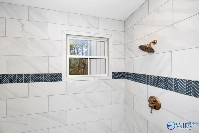 124 Cedar Trace Drive, Hartselle, AL 35640