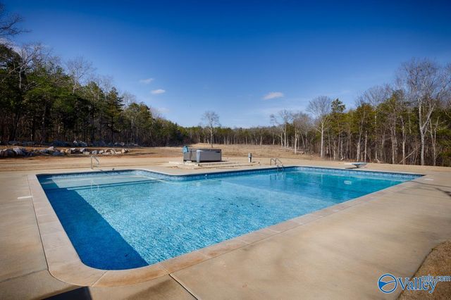 124 Cedar Trace Drive, Hartselle, AL 35640