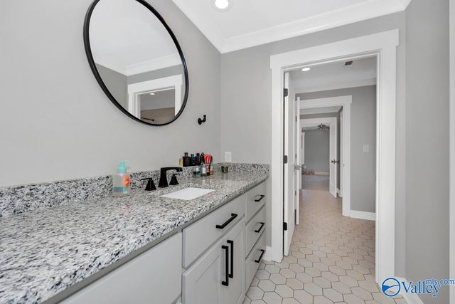 124 Cedar Trace Drive, Hartselle, AL 35640