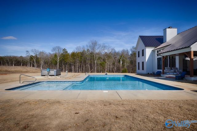 124 Cedar Trace Drive, Hartselle, AL 35640