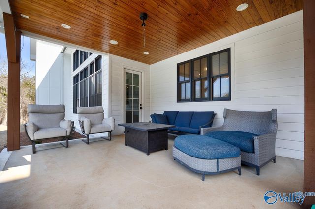 124 Cedar Trace Drive, Hartselle, AL 35640