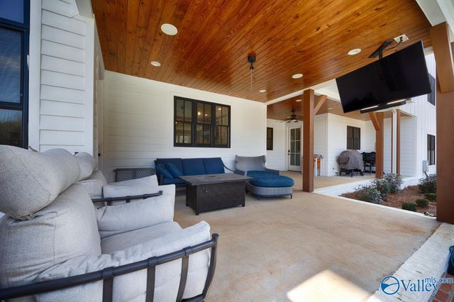 124 Cedar Trace Drive, Hartselle, AL 35640