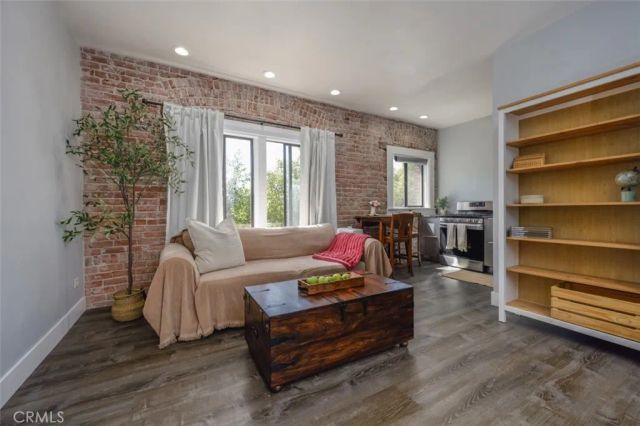 325 W 3rd Street 204, Long Beach, CA 90802
