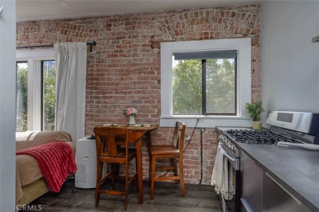 325 W 3rd Street 204, Long Beach, CA 90802