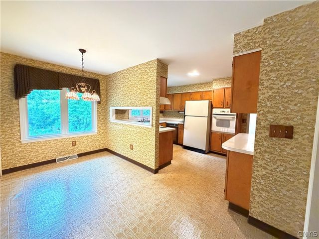 7447 Armstrong Road, Manlius, NY 13104