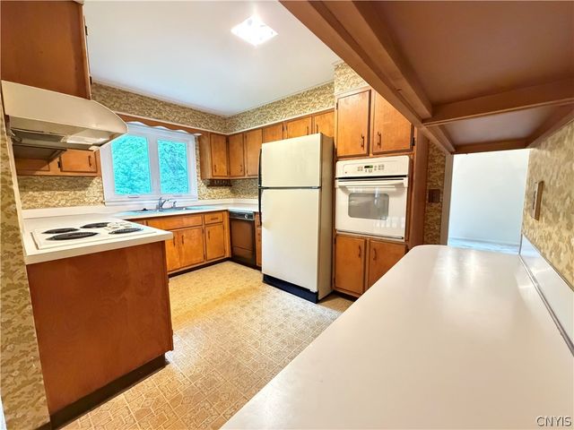 7447 Armstrong Road, Manlius, NY 13104