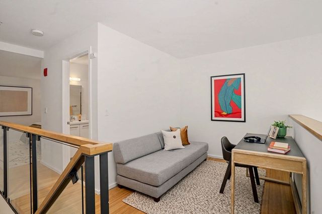 1 Earhart St 115, Cambridge, MA 02141