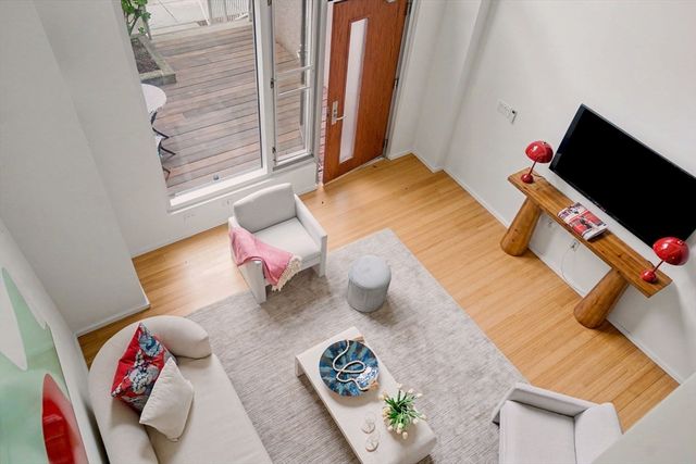 1 Earhart St 115, Cambridge, MA 02141