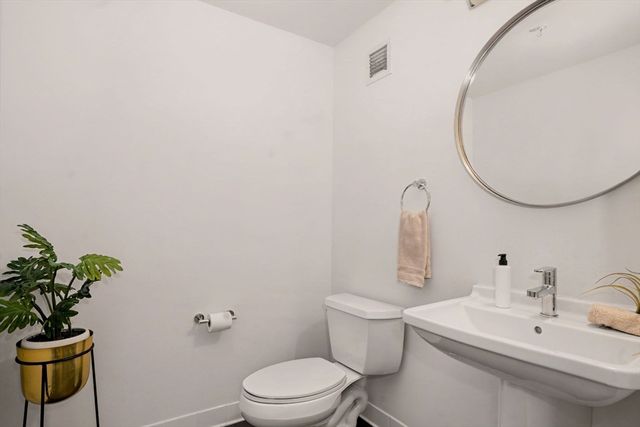 1 Earhart St 115, Cambridge, MA 02141