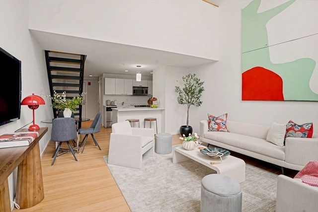 1 Earhart St 115, Cambridge, MA 02141