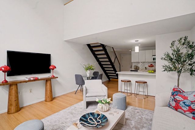 1 Earhart St 115, Cambridge, MA 02141