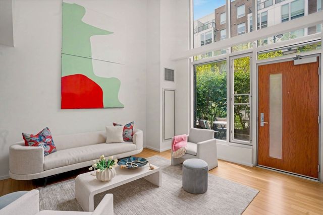 1 Earhart St 115, Cambridge, MA 02141