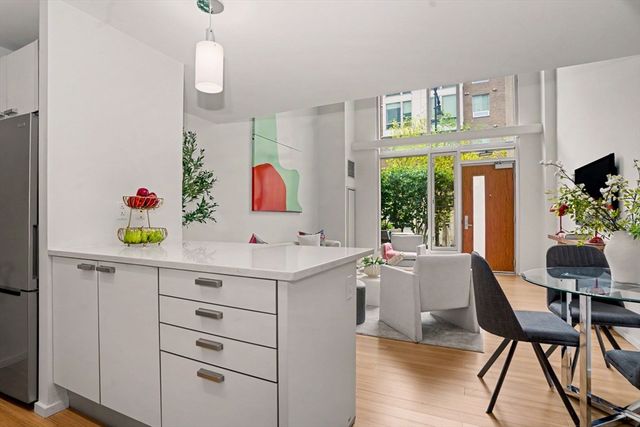 1 Earhart St 115, Cambridge, MA 02141