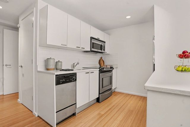 1 Earhart St 115, Cambridge, MA 02141