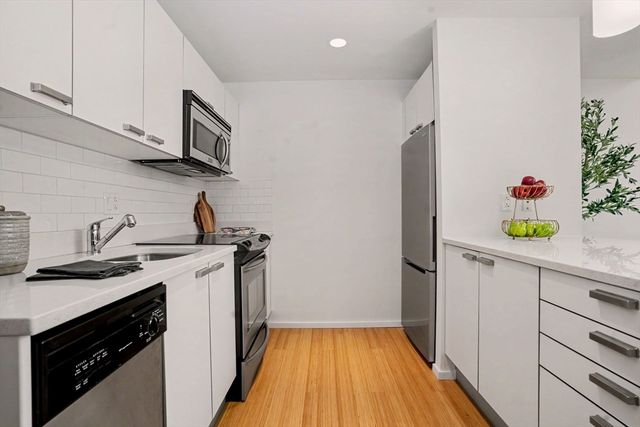 1 Earhart St 115, Cambridge, MA 02141