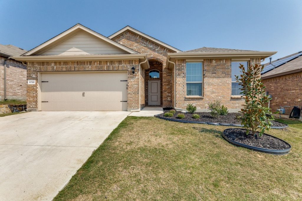 9720 Calhoun Falls Drive, Fort Worth, TX 76108