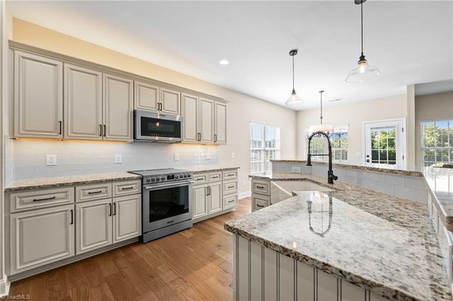 1435 Land Grove Drive, Kernersville, NC 27284