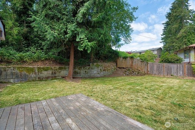 22910 Edmonds Way, Edmonds, WA 98020
