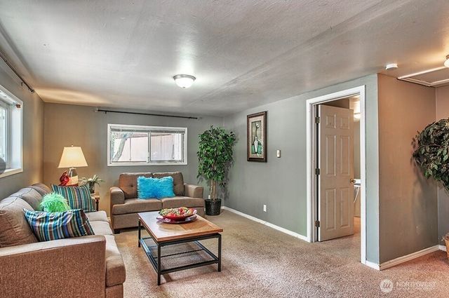22910 Edmonds Way, Edmonds, WA 98020