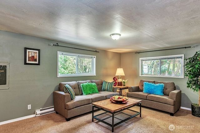 22910 Edmonds Way, Edmonds, WA 98020