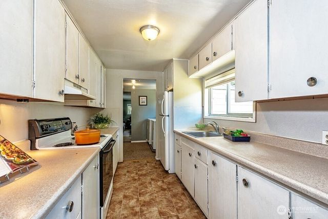 22910 Edmonds Way, Edmonds, WA 98020
