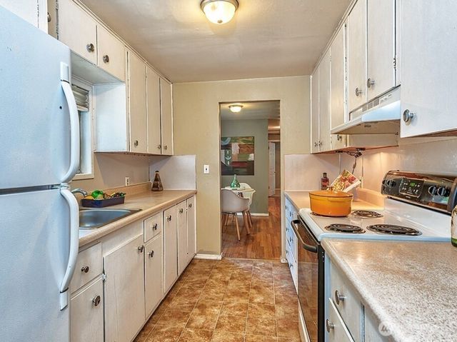 22910 Edmonds Way, Edmonds, WA 98020