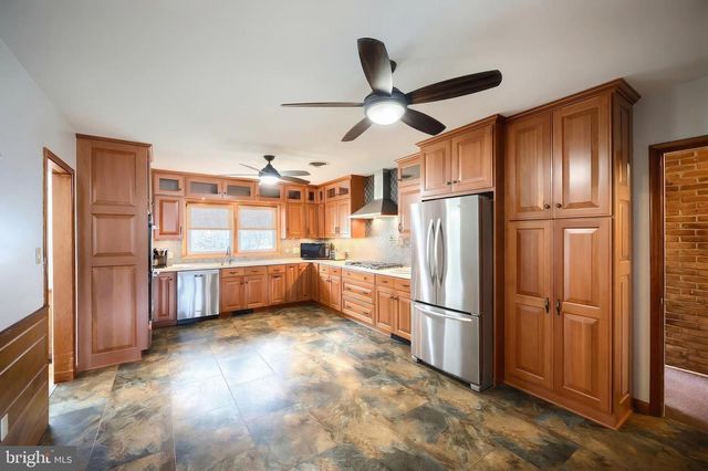 290 COUNTRY CLUB LN, Gettysburg, PA 17325