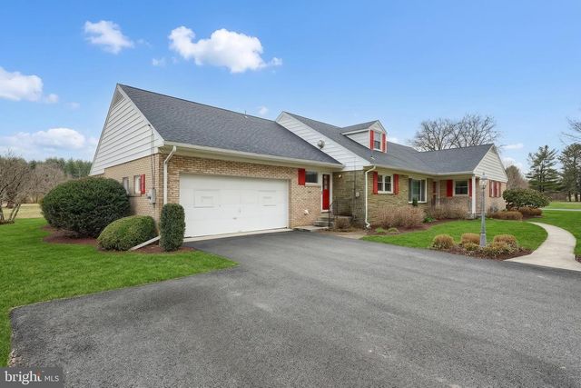 290 COUNTRY CLUB LN, Gettysburg, PA 17325