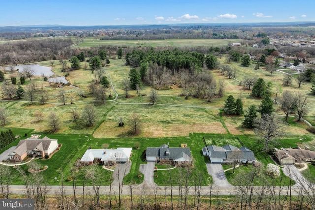 290 COUNTRY CLUB LN, Gettysburg, PA 17325