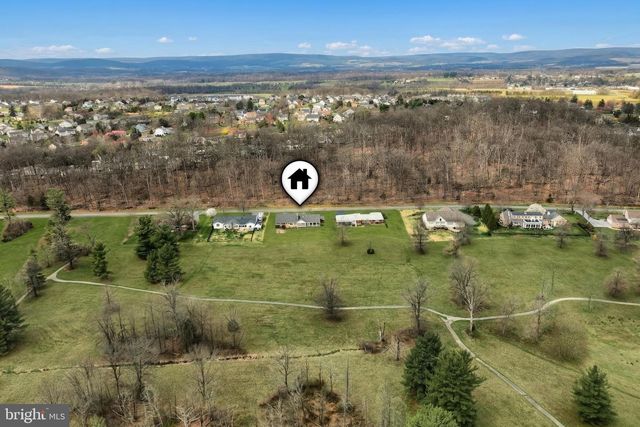 290 COUNTRY CLUB LN, Gettysburg, PA 17325