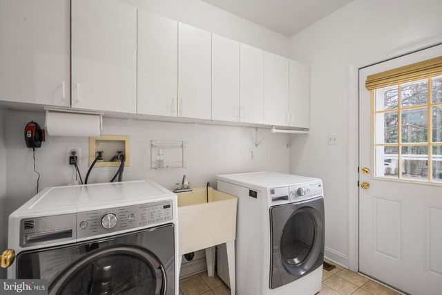 3 MILBURNE LANE, Robbinsville, NJ 08691