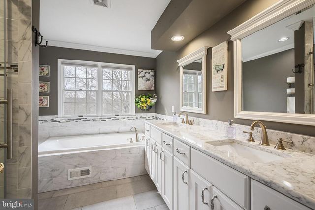 3 MILBURNE LANE, Robbinsville, NJ 08691