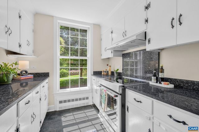 1721 YORKTOWN DR, Charlottesville, VA 22901