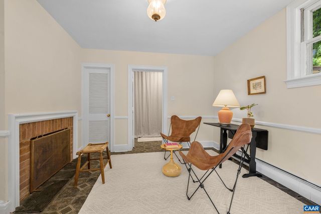 1721 YORKTOWN DR, Charlottesville, VA 22901