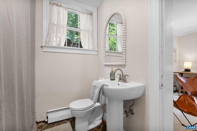 1721 YORKTOWN DR, Charlottesville, VA 22901