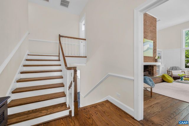 1721 YORKTOWN DR, Charlottesville, VA 22901