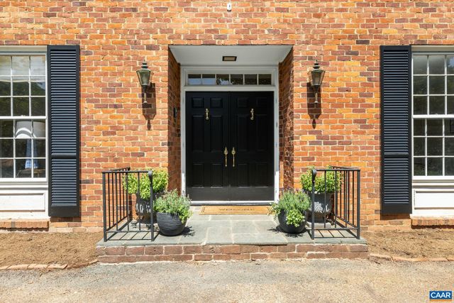 1721 YORKTOWN DR, Charlottesville, VA 22901