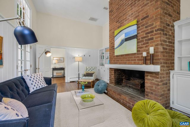 1721 YORKTOWN DR, Charlottesville, VA 22901